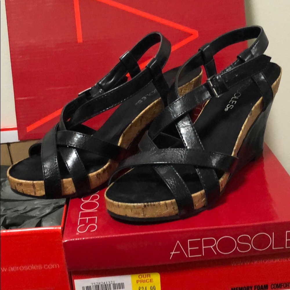 Wedge sandal in black
